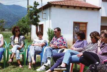 Toni junto a alumnos de la escuela de Girona