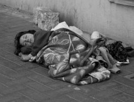 Persona durmiendo en la calle