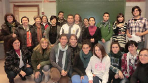 Asistentes a la segunda reunión entre los representantes de las entidades, alumnos, profesoras y Centro cívico el 18 de enero de 2012