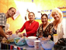 Students weaving and cooking “La Casa en el árbol” (n.d.) from http://www.lacasaenelarbol.org/